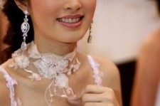 河池人妖皇后(中国富豪娶人妖皇后)
