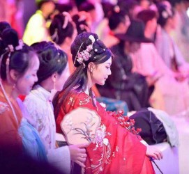 河池汉服模特兼职(想做汉服模特去哪里找)