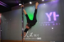 河池钢管舞女神(女星钢管舞)