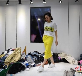河池兼职模特试衣服(兼职做试衣模特好吗)