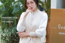 河池兼职模特被摄影师亲(兼职模特被摄影师亲了)