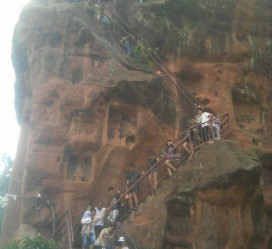 河池乐山旅游攻略(乐山旅游攻略自由行路线推荐)