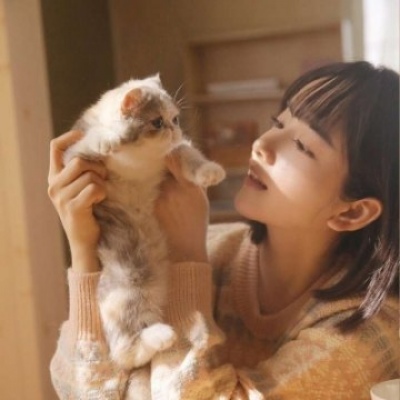 河池伴游女生邓珊珊的资料
