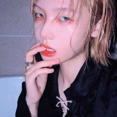 河池伴游女生樱花漫舞的资料