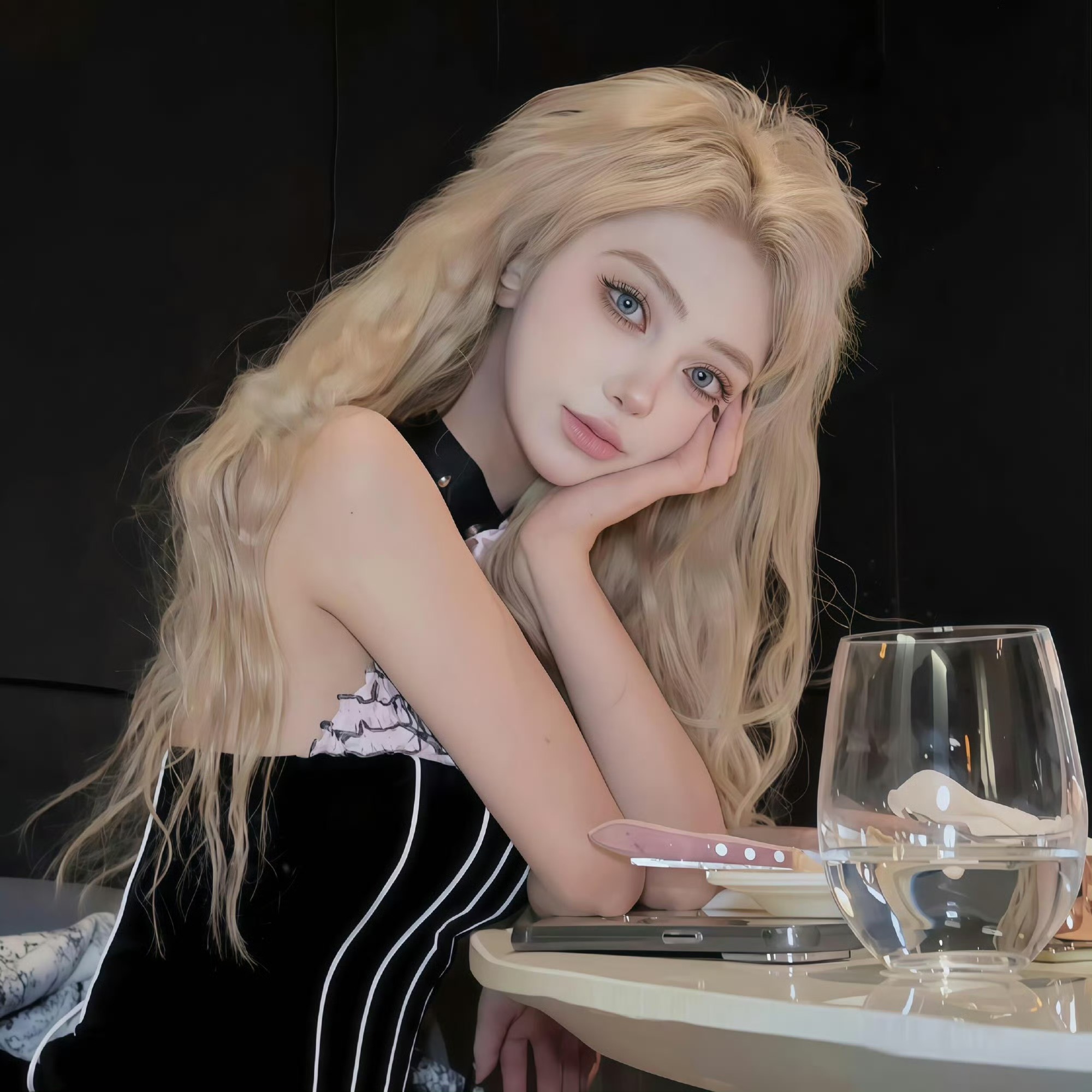 河池伴游女生晨露的资料