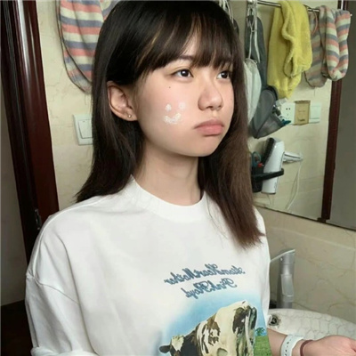 河池伴游女生邝易云
